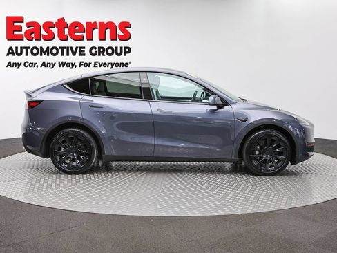 Used 2023 Tesla Model Y AWD image 4
