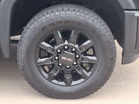 Used 2025 GMC Sierra 2500 Denali AWD/4WD image 8