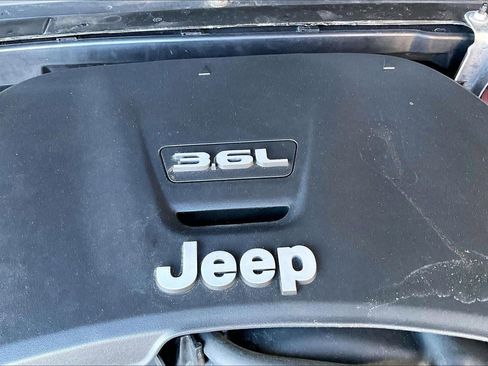 Used 2019 Jeep Wrangler Unlimited Sahara w/ Advanced Safety Group image 27