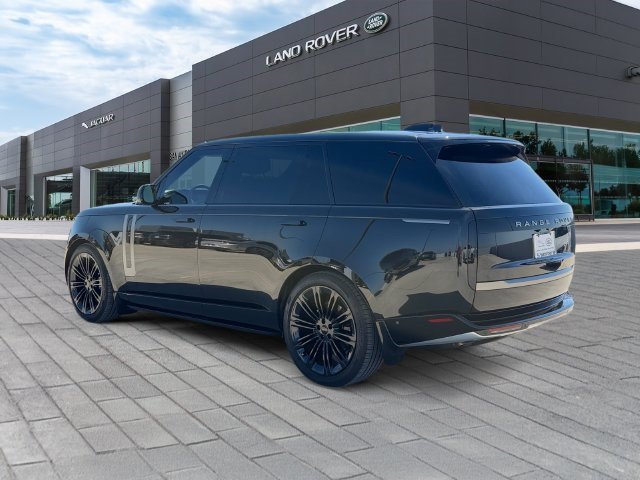 Used 2026 Land Rover Range Rover Long Wheelbase SE AWD/4WD image 3