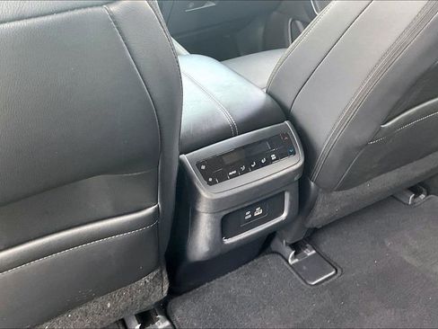 Used 2025 Nissan Pathfinder SL image 10