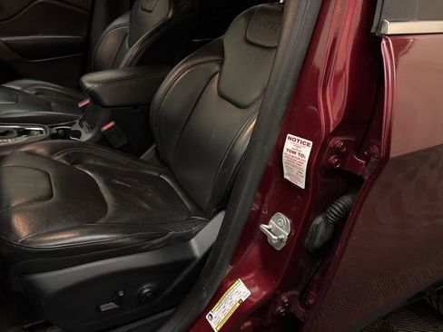 Used 2019 Jeep Cherokee Limited AWD/4WD image 12