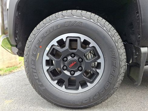 New 2025 Toyota Tacoma TRD Off-Road image 4