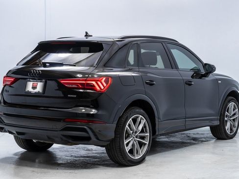 Used 2023 Audi Q3 2.0T Premium w/ Black Optic Sport Package image 7