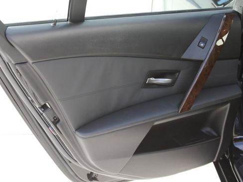 Used 2007 BMW 550i Sedan image 38