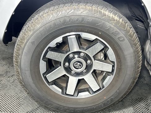 Used 2024 Toyota 4Runner TRD Off-Road image 10