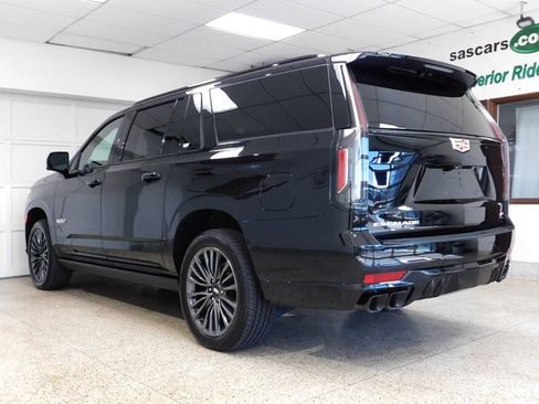 Used 2024 Cadillac Escalade ESV V w/ LPO, Floor Liner Package AWD/4WD image 9