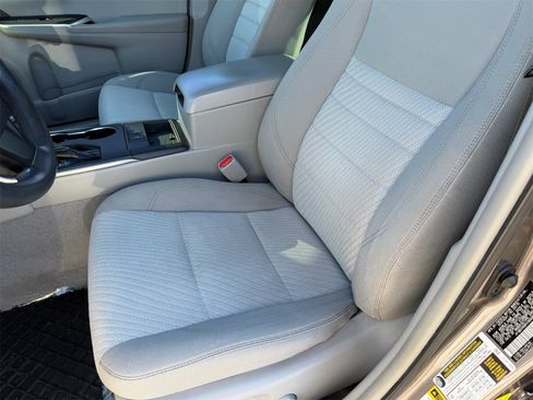 Used 2015 Toyota Camry LE image 18