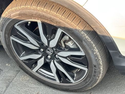 Used 2019 Honda Pilot Touring image 9