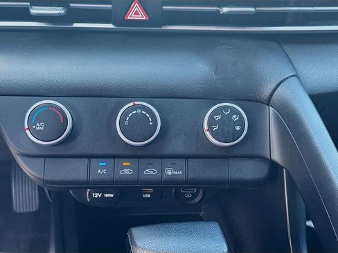 Used 2023 Hyundai Elantra SE w/ Cargo Package image 14