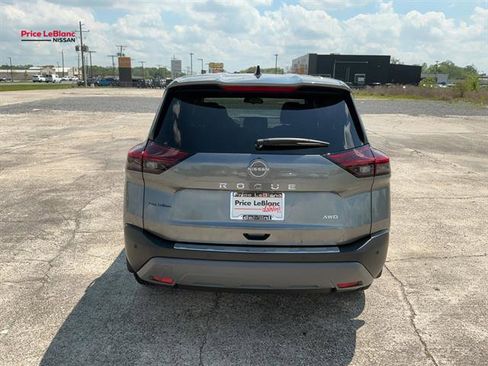Used 2023 Nissan Rogue S image 5
