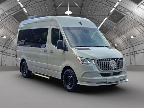 Used 2021 Mercedes-Benz Sprinter 2500 w/ Premium Package image 8