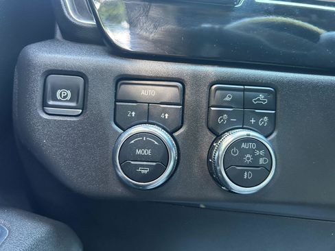 Used 2025 GMC Sierra 1500 SLT AWD/4WD image 21