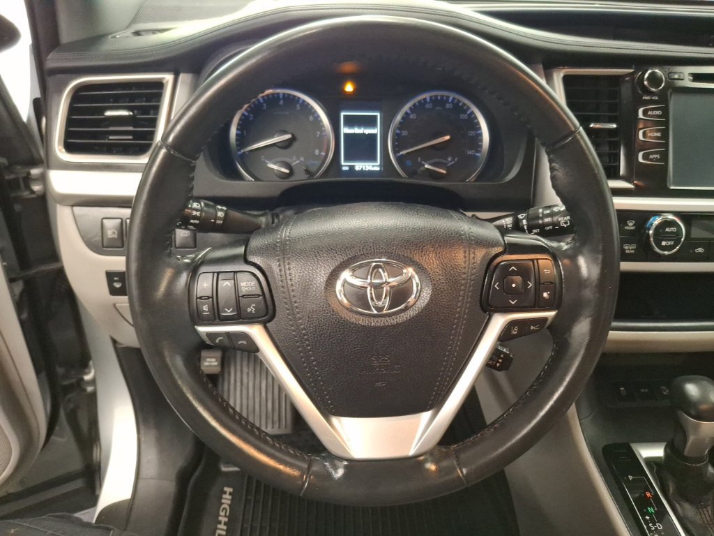 Used 2019 Toyota Highlander XLE AWD/4WD image 19