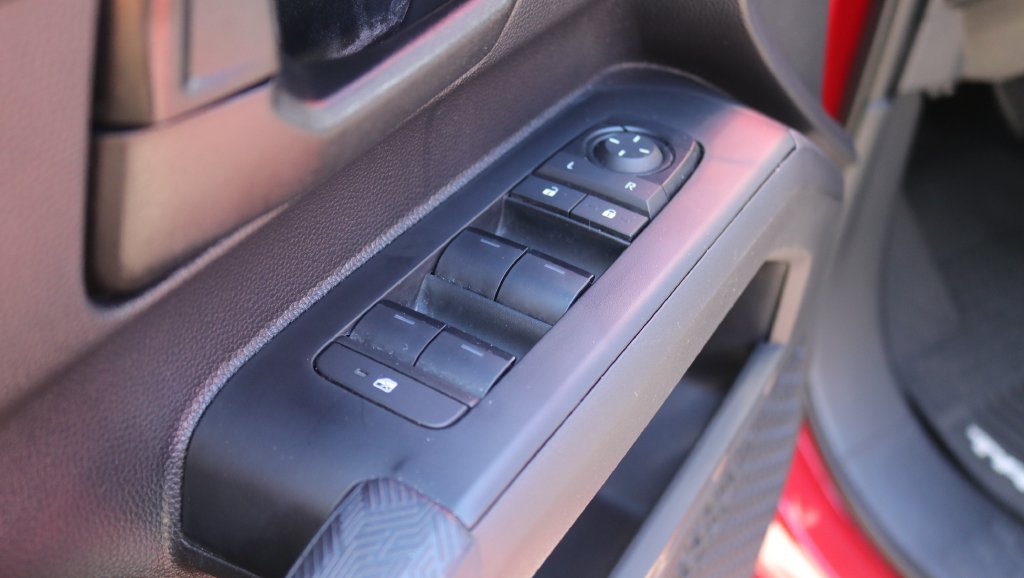 Certified 2025 Toyota Tacoma SR5 AWD/4WD image 10