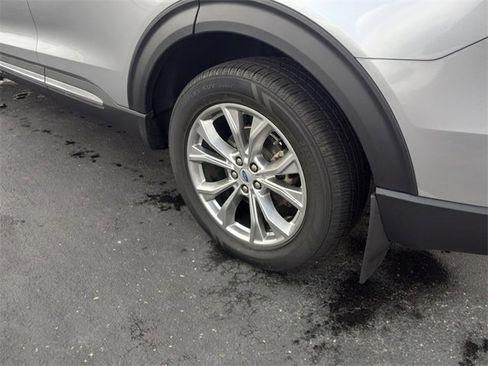 Used 2022 Ford Explorer XLT w/ Equipment Group 202A image 10