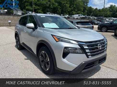 Used 2024 Nissan Rogue SV AWD/4WD image 2