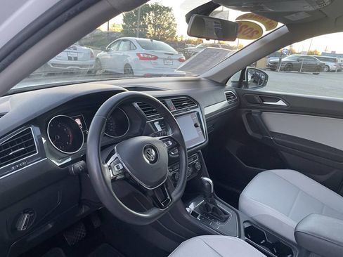 Used 2020 Volkswagen Tiguan SE image 24