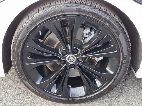 Certified 2024 Jaguar XF R-Dynamic SE image 9