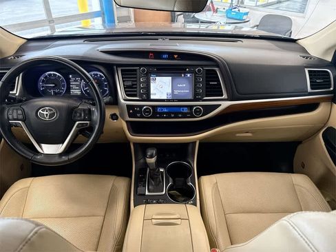 Used 2018 Toyota Highlander Limited image 16