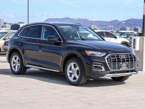 Used 2023 Audi Q5 2.0T Premium w/ Convenience Package AWD/4WD image 3
