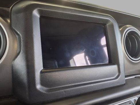 Used 2023 Jeep Gladiator Sport image 4