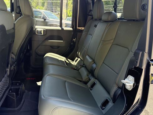 Used 2024 Jeep Gladiator Mojave w/ Safety Group AWD/4WD image 9