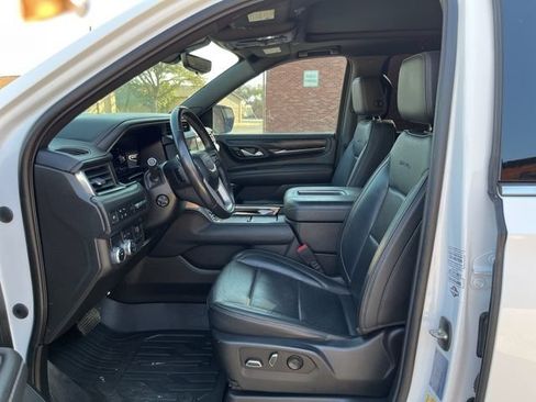 Used 2022 GMC Yukon Denali w/ Denali Premium Package RWD image 13