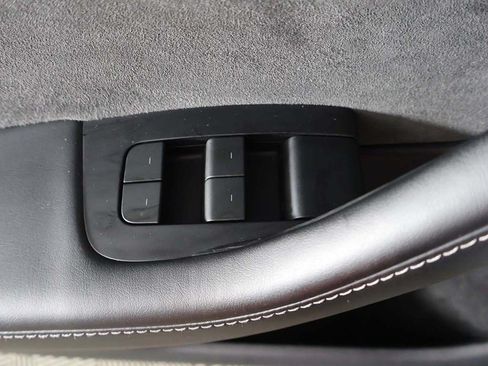 Used 2023 Tesla Model Y Performance AWD/4WD image 37