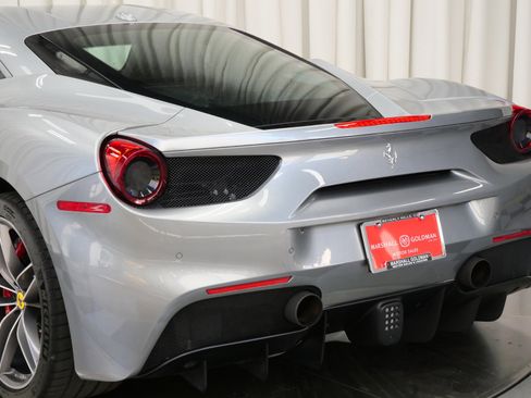 Used 2018 Ferrari 488 GTB image 40