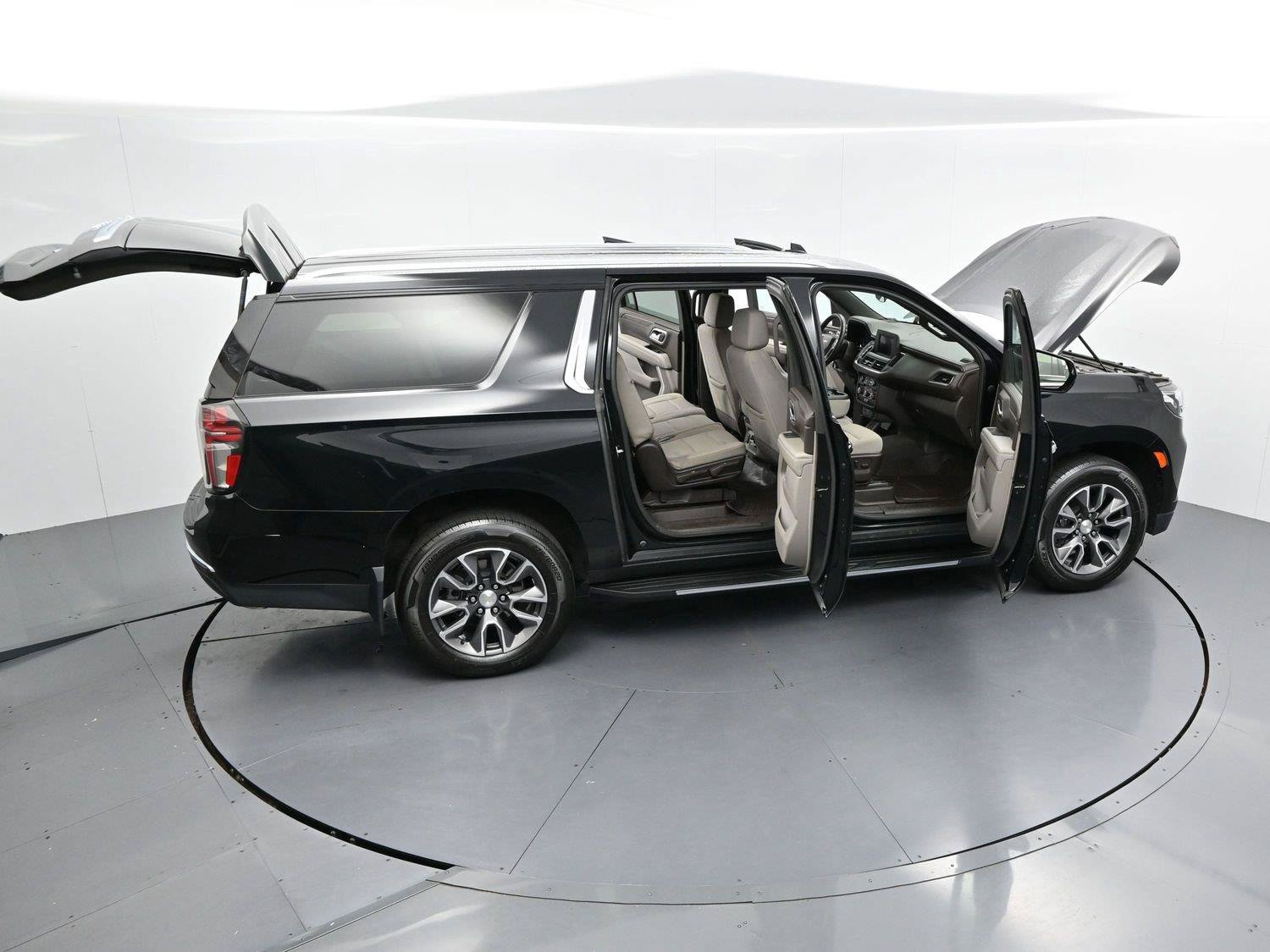 Used 2023 Chevrolet Suburban LS AWD/4WD image 44