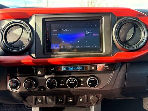 Used 2017 Toyota Tacoma TRD Off-Road image 20