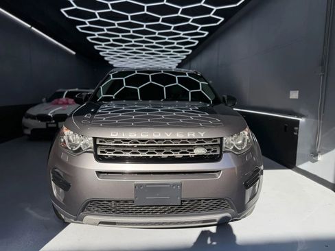 Used 2017 Land Rover Discovery Sport SE image 3