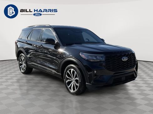 Used 2025 Ford Explorer ST-Line image 2