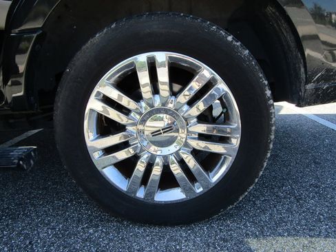 Used 2010 Lincoln Navigator 2WD image 18