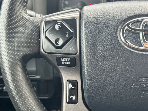 Used 2018 Toyota Tacoma TRD Sport w/ Technology Package image 19