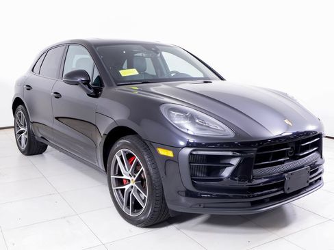 Certified 2023 Porsche Macan S AWD/4WD image 37
