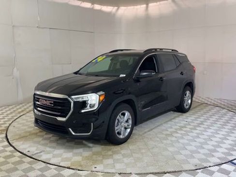 Used 2024 GMC Terrain SLE w/ Driver Convenience Package FWD image 4
