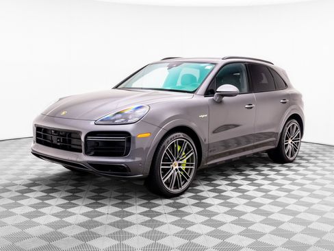 Used 2023 Porsche Cayenne Turbo S AWD/4WD image 1