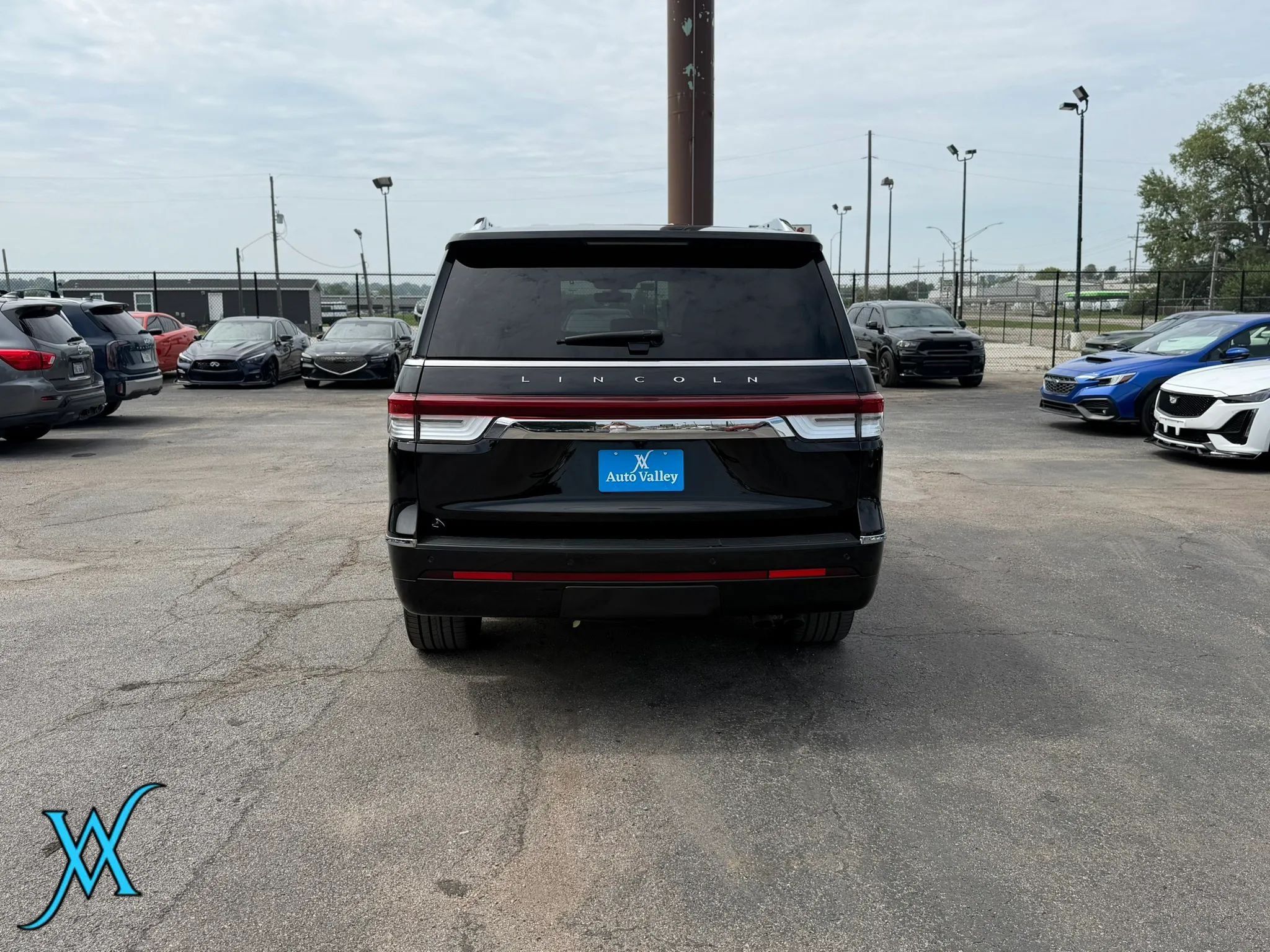 Used 2023 Lincoln Navigator Reserve AWD/4WD image 6