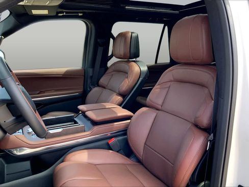 New 2026 Lincoln Navigator L Reserve AWD/4WD image 9