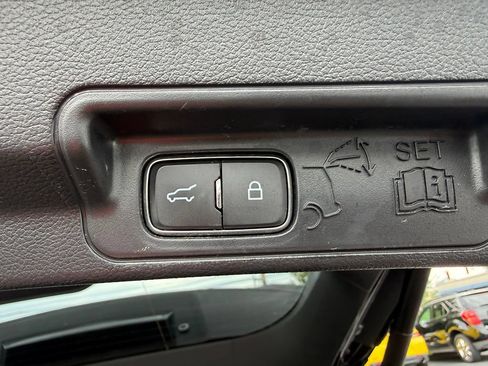 Used 2021 Ford Explorer XLT w/ Equipment Group 202A AWD/4WD image 17