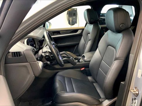 Used 2024 Porsche Cayenne image 11