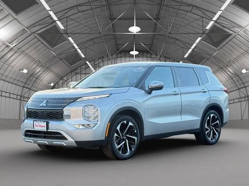 Used 2022 Mitsubishi Outlander SE FWD image 3