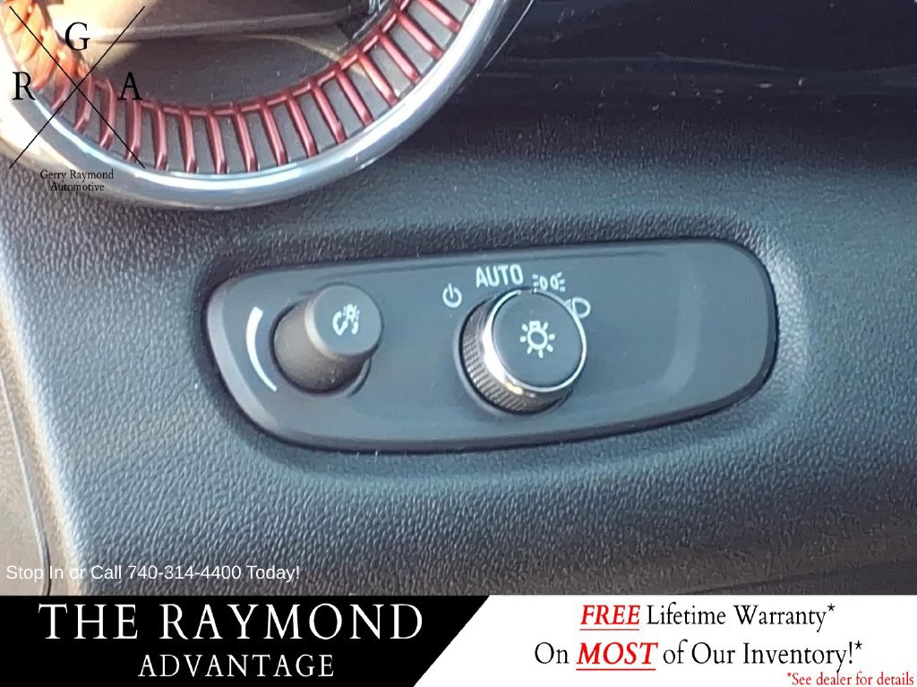 Used 2025 Chevrolet Trax RS w/ Sunroof Package FWD image 19
