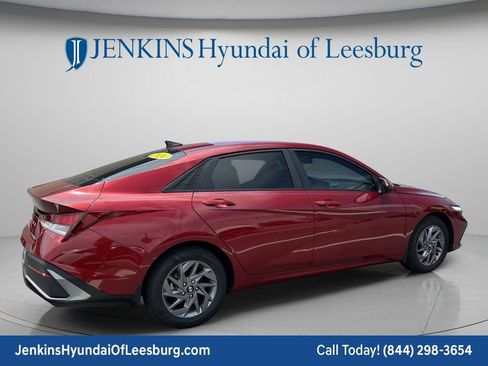 Certified 2024 Hyundai Elantra SEL FWD image 5