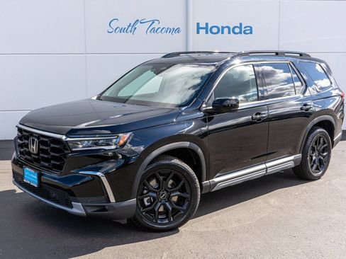 New 2025 Honda Pilot Touring image 2