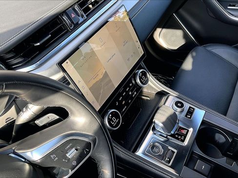 Certified 2025 Jaguar F-PACE R-Dynamic S AWD/4WD image 31