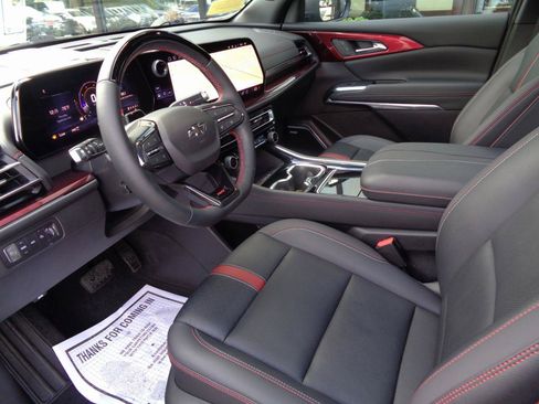 Used 2024 Chevrolet Traverse RS AWD/4WD image 10