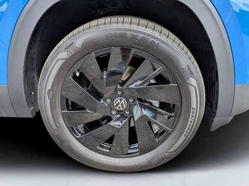 Used 2025 Volkswagen Atlas SE image 10